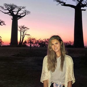 Meet your Posher, Thea